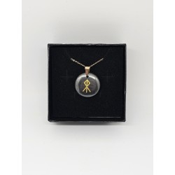 Pendentif rune courage en Hématite – Force et ancrage