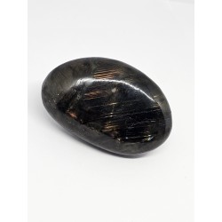 Galet Labradorite – Protection, intuition et équilibre