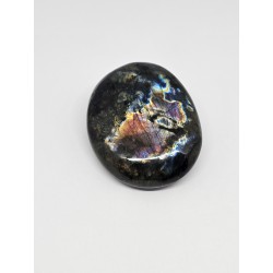 Galet Labradorite – Protection, intuition et équilibre