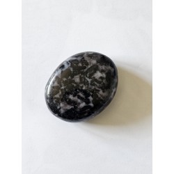 Galet Merlinite Gabbro – Intuition, protection et équilibre