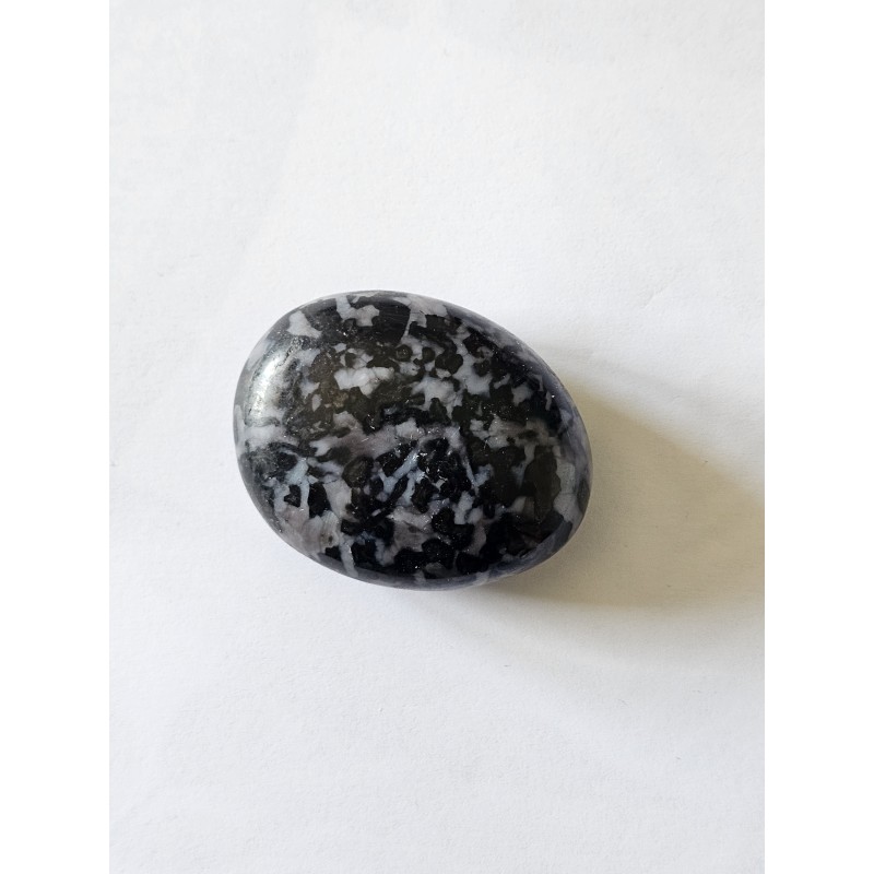 Galet Merlinite Gabbro – Intuition, protection et équilibre