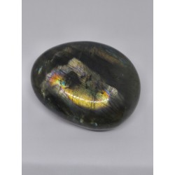 Galet Labradorite – Protection, intuition et équilibre