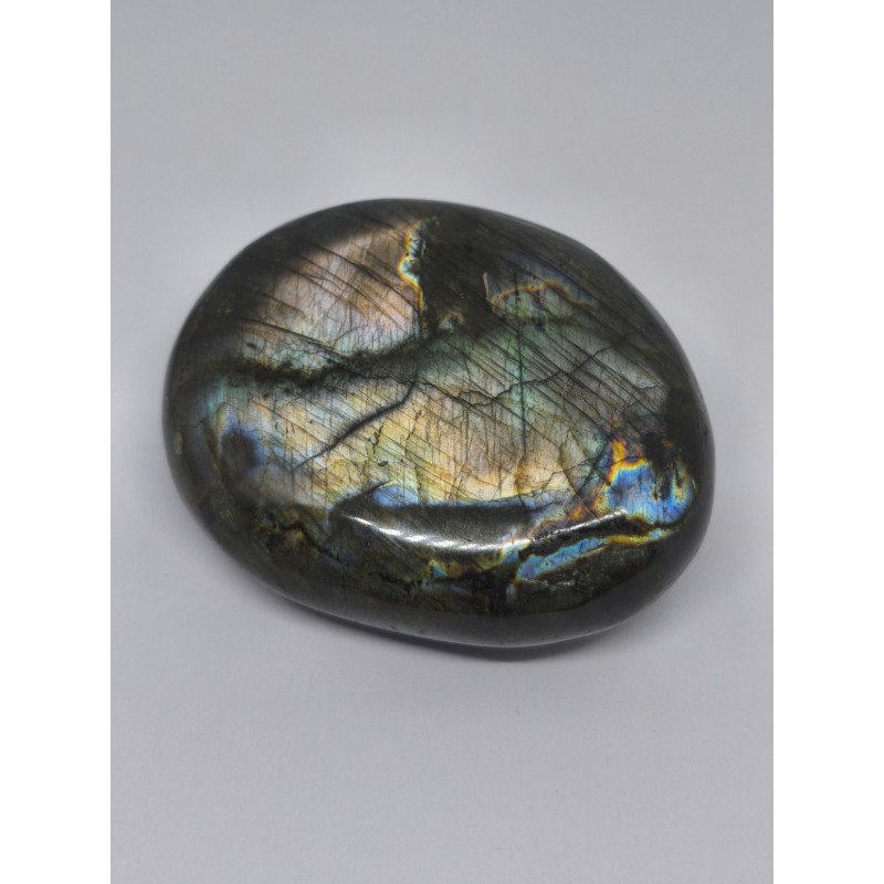 Galet Labradorite – Protection, intuition et équilibre