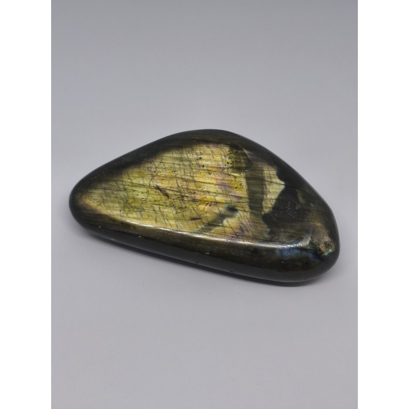 Galet Labradorite – Protection, intuition et équilibre
