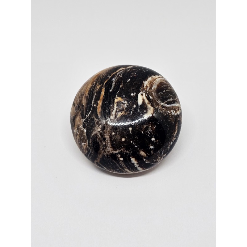 Galet Opale noire – Protection, intuition et transformation
