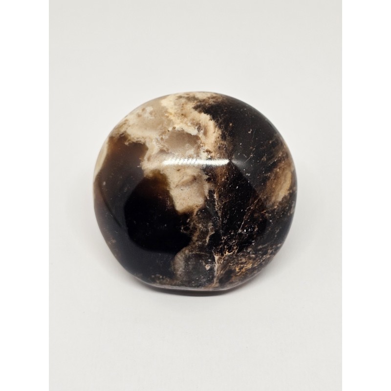 Galet Opale noire – Protection, intuition et transformation
